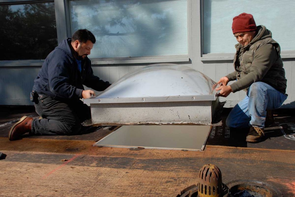Steps on how to install a rubber roof over plywood or decking Steps on how to install a rubber roof over plywood or decking