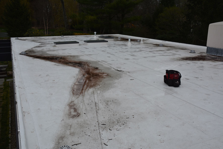 TPO Roofing - Disadvantages - Flat Roofing System - This image shows where the seams are welded